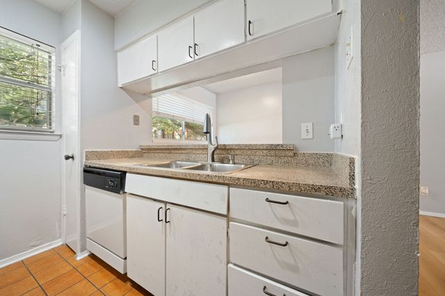 4211 Holland Avenue 105, Dallas, TX 75219