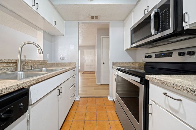 4211 Holland Avenue 105, Dallas, TX 75219