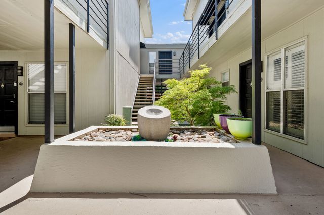 4211 Holland Avenue 105, Dallas, TX 75219