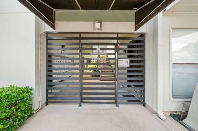 4211 Holland Avenue 105, Dallas, TX 75219