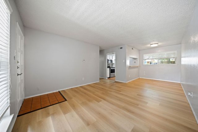 4211 Holland Avenue 105, Dallas, TX 75219