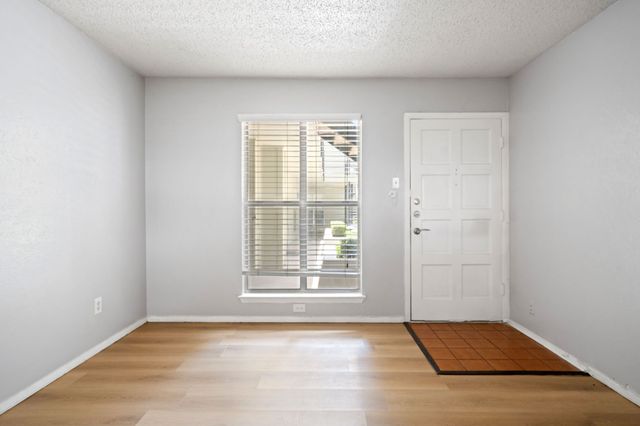 4211 Holland Avenue 105, Dallas, TX 75219