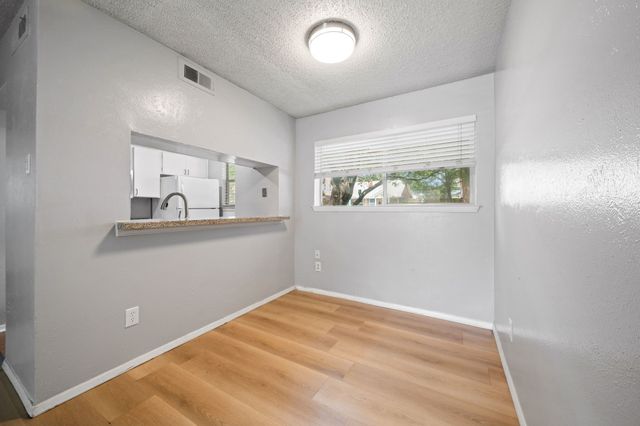 4211 Holland Avenue 105, Dallas, TX 75219