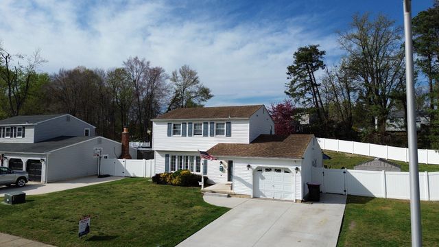 30 CEDAR CREEK DR, Laurel Springs, NJ 08021