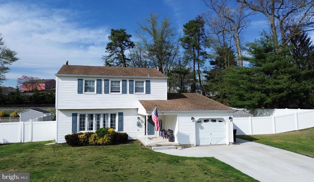 30 CEDAR CREEK DR, Laurel Springs, NJ 08021