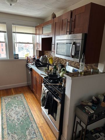 38 Day 25, Somerville, MA 02144