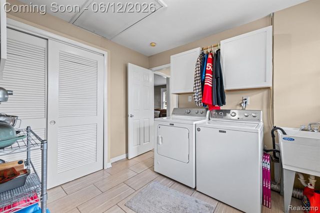 18525 Hinton Street, Riverview, MI 48193