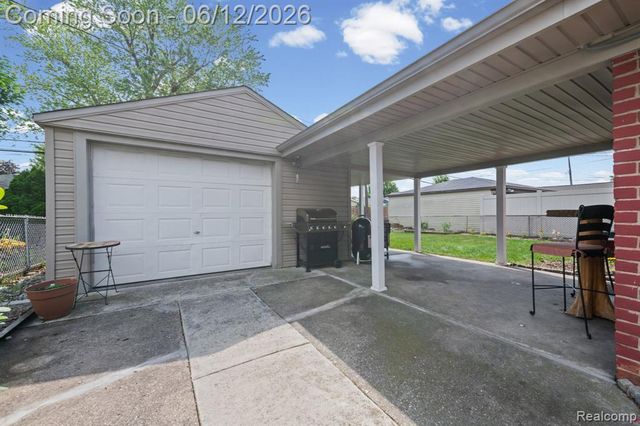 18525 Hinton Street, Riverview, MI 48193