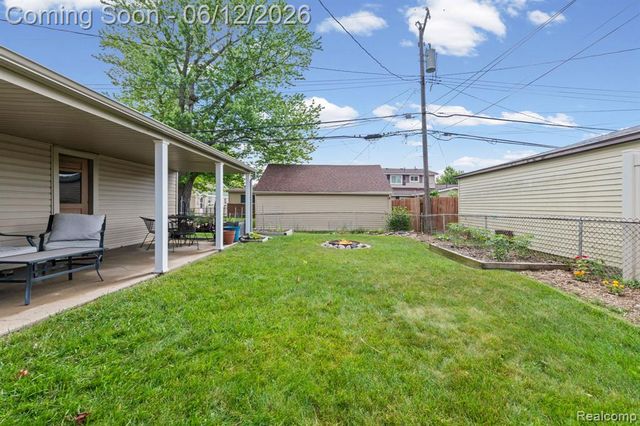 18525 Hinton Street, Riverview, MI 48193
