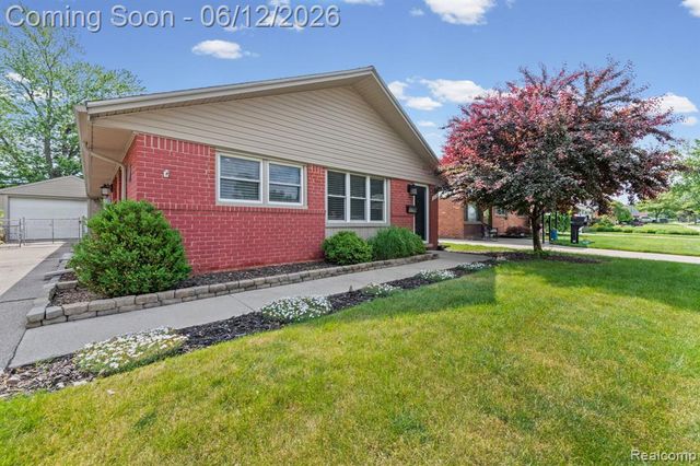 18525 Hinton Street, Riverview, MI 48193