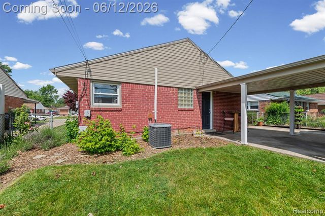 18525 Hinton Street, Riverview, MI 48193