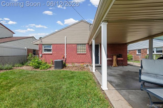 18525 Hinton Street, Riverview, MI 48193