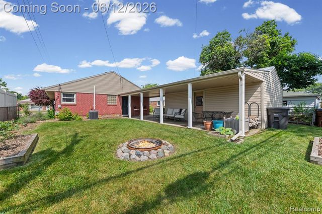 18525 Hinton Street, Riverview, MI 48193