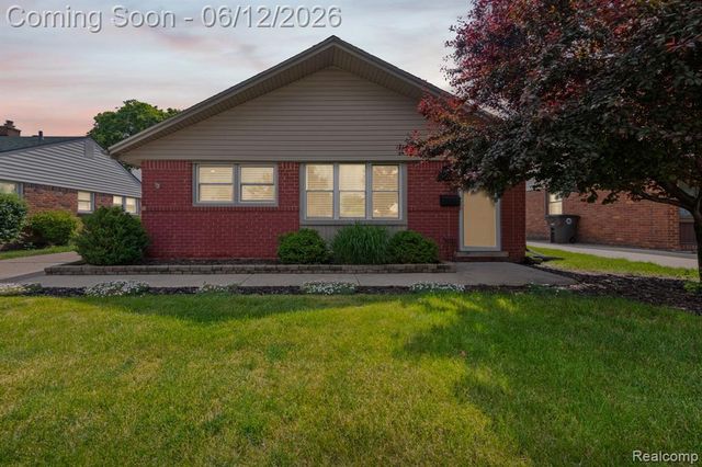 18525 Hinton Street, Riverview, MI 48193