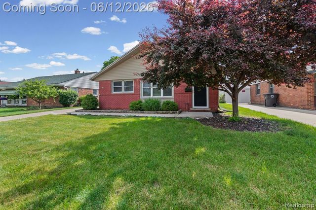 18525 Hinton Street, Riverview, MI 48193