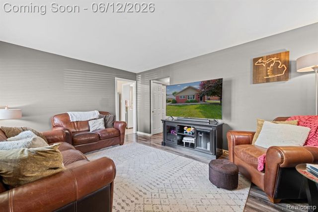 18525 Hinton Street, Riverview, MI 48193
