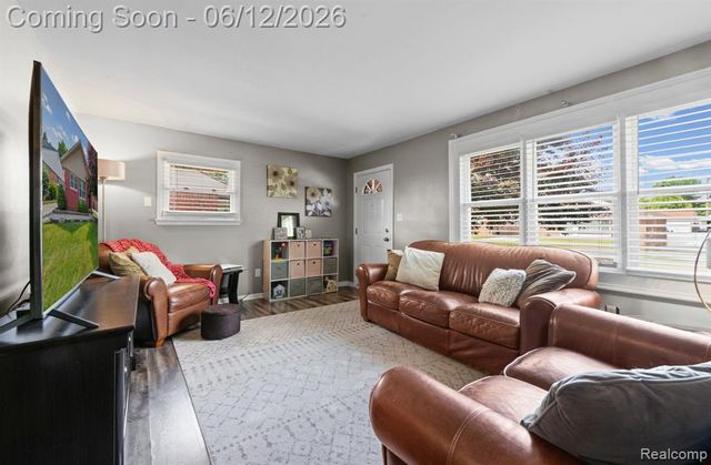 18525 Hinton Street, Riverview, MI 48193
