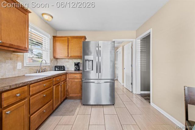 18525 Hinton Street, Riverview, MI 48193