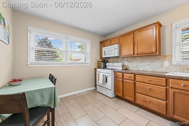 18525 Hinton Street, Riverview, MI 48193