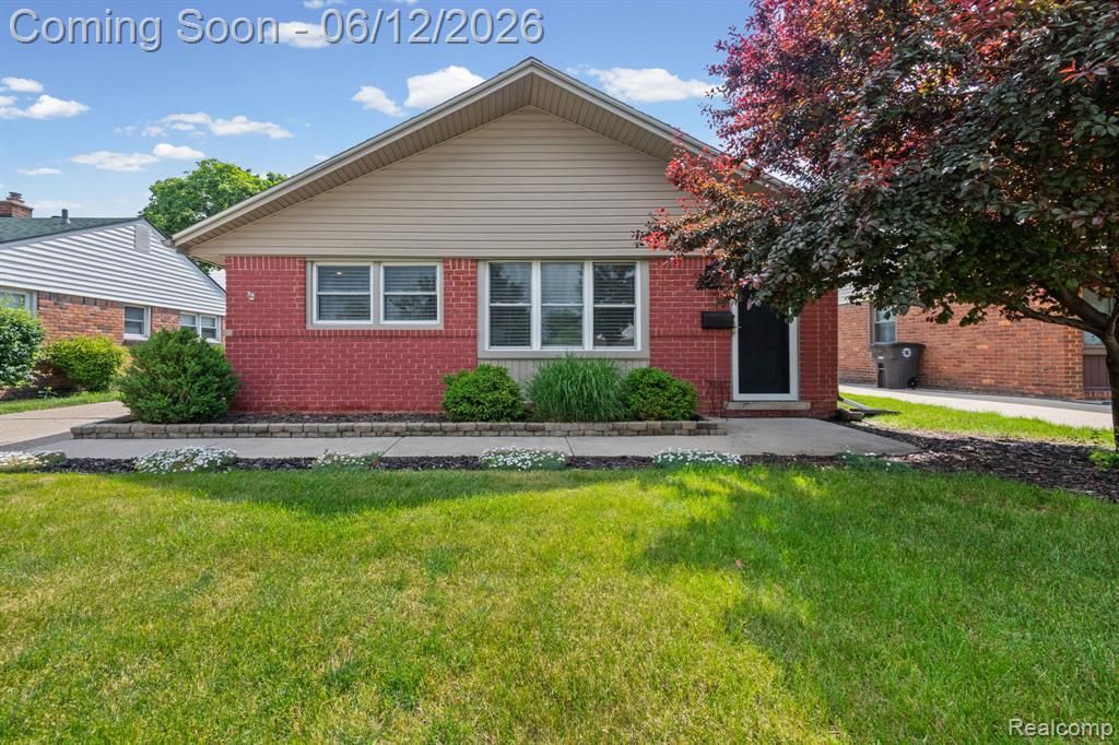 18525 Hinton Street, Riverview, MI 48193