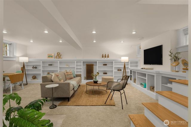 5241 16th Avenue NE, Seattle, WA 98105