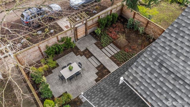 5241 16th Avenue NE, Seattle, WA 98105