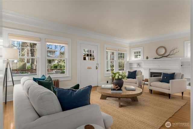 5241 16th Avenue NE, Seattle, WA 98105