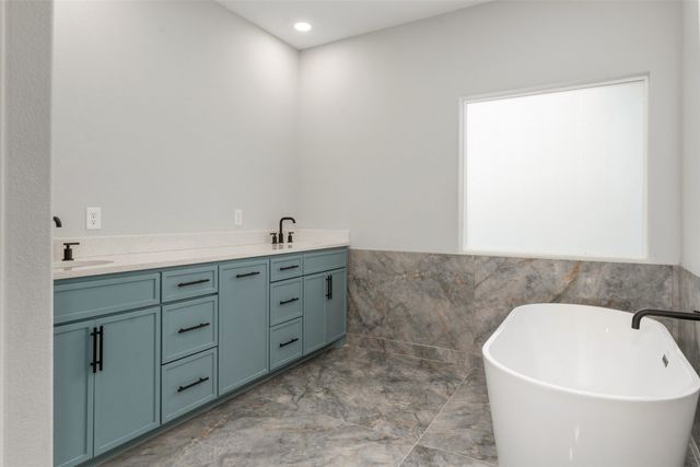 107 Wesson Street, Gun Barrel City, TX 75156