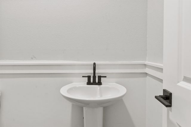 107 Wesson Street, Gun Barrel City, TX 75156