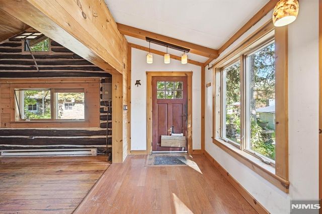 16 Allegheny Avenue, West Milford, NJ 07480