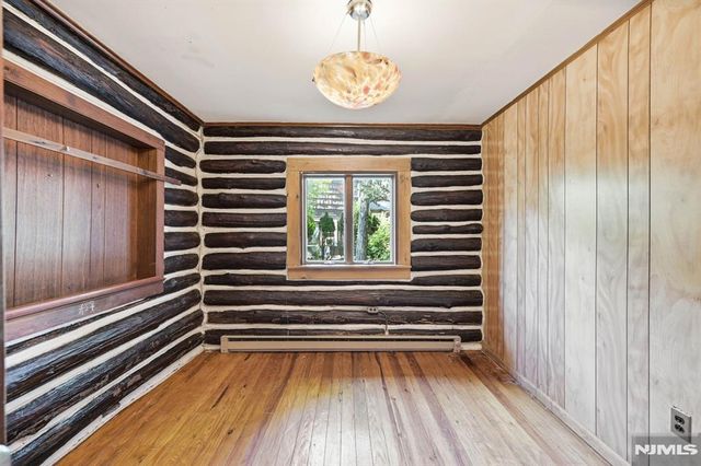 16 Allegheny Avenue, West Milford, NJ 07480