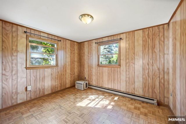 16 Allegheny Avenue, West Milford, NJ 07480