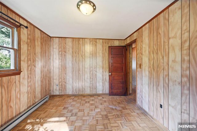 16 Allegheny Avenue, West Milford, NJ 07480
