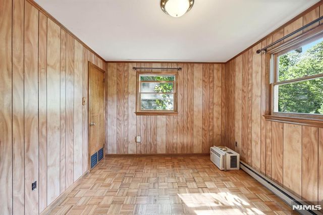 16 Allegheny Avenue, West Milford, NJ 07480