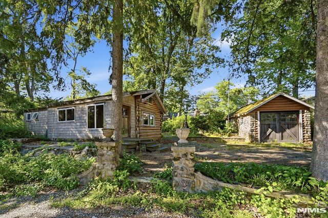 16 Allegheny Avenue, West Milford, NJ 07480