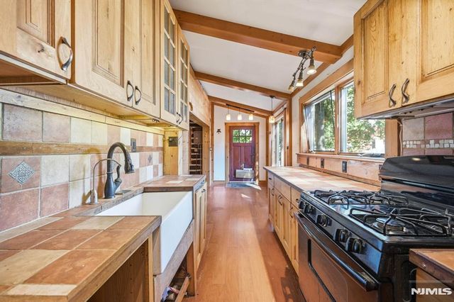 16 Allegheny Avenue, West Milford, NJ 07480