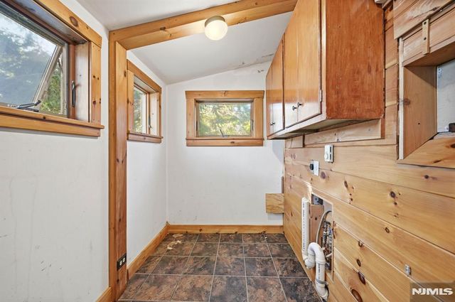 16 Allegheny Avenue, West Milford, NJ 07480