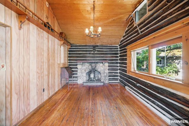 16 Allegheny Avenue, West Milford, NJ 07480