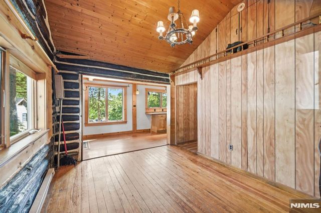16 Allegheny Avenue, West Milford, NJ 07480
