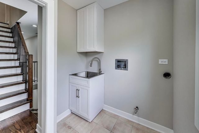 4305 N Mobile Avenue, Chicago, IL 60634