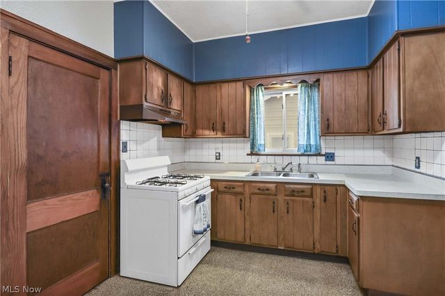 7510 Manhattan Avenue, Parma, OH 44129