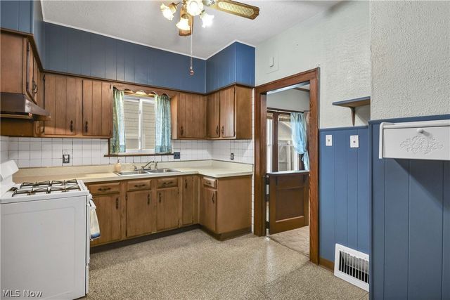 7510 Manhattan Avenue, Parma, OH 44129