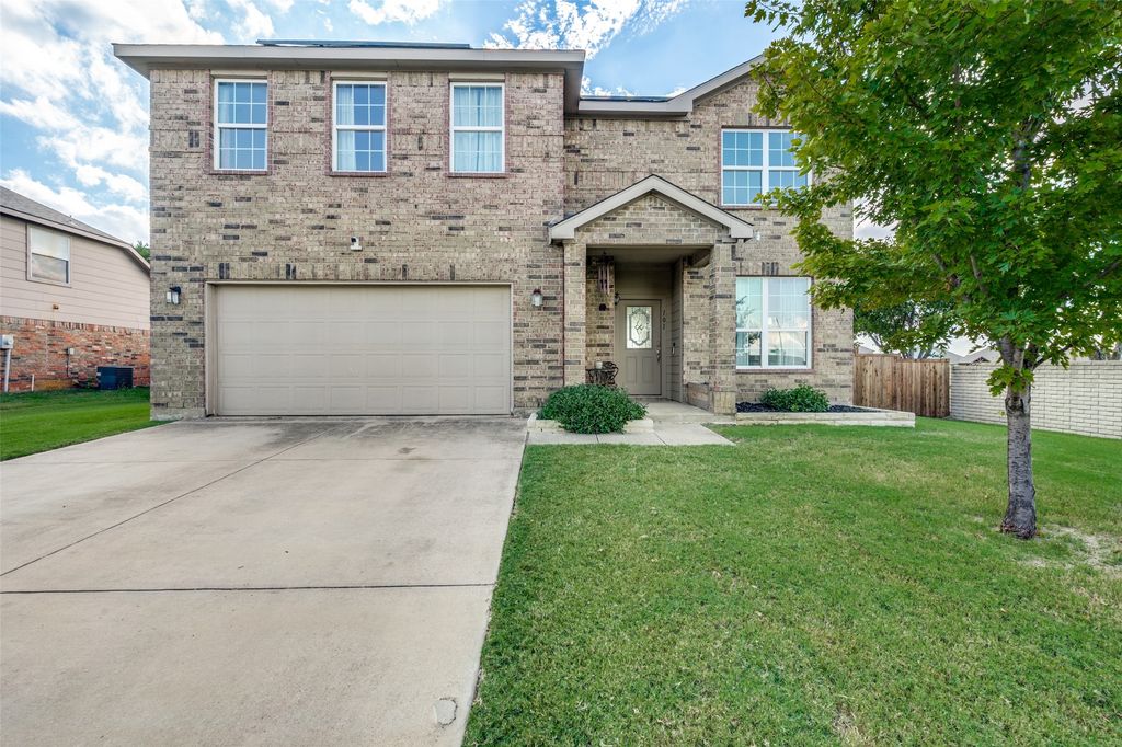 101 Thoroughbred Drive, Krum, TX 76249