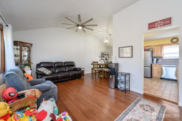 71 Aberdeen Avenue, Iselin, NJ 08830