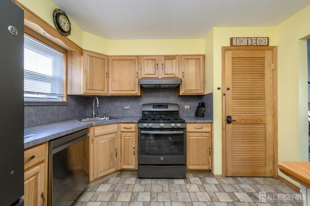 71 Aberdeen Avenue, Iselin, NJ 08830