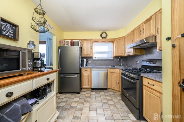 71 Aberdeen Avenue, Iselin, NJ 08830