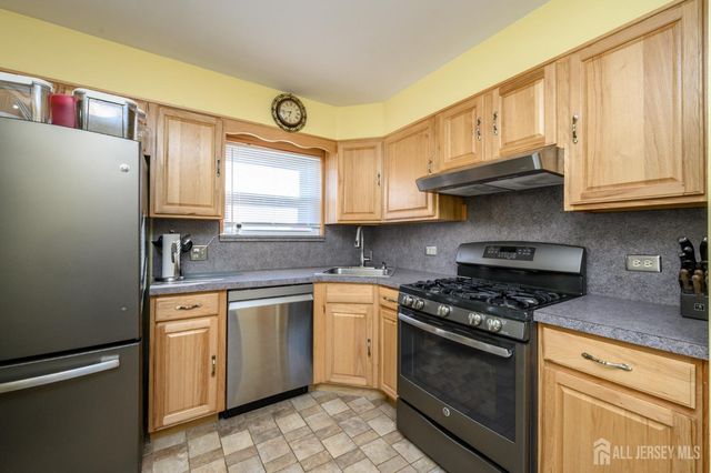 71 Aberdeen Avenue, Iselin, NJ 08830