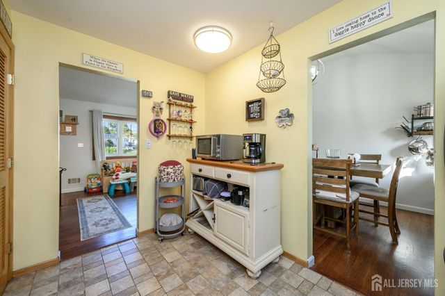 71 Aberdeen Avenue, Iselin, NJ 08830