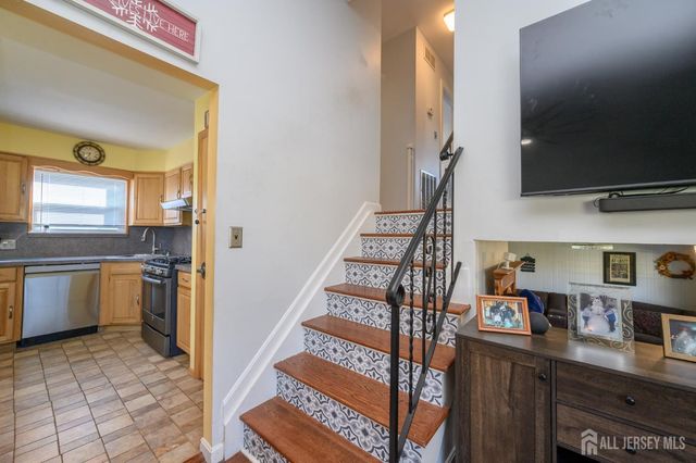 71 Aberdeen Avenue, Iselin, NJ 08830