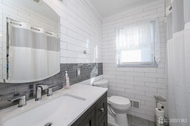 71 Aberdeen Avenue, Iselin, NJ 08830